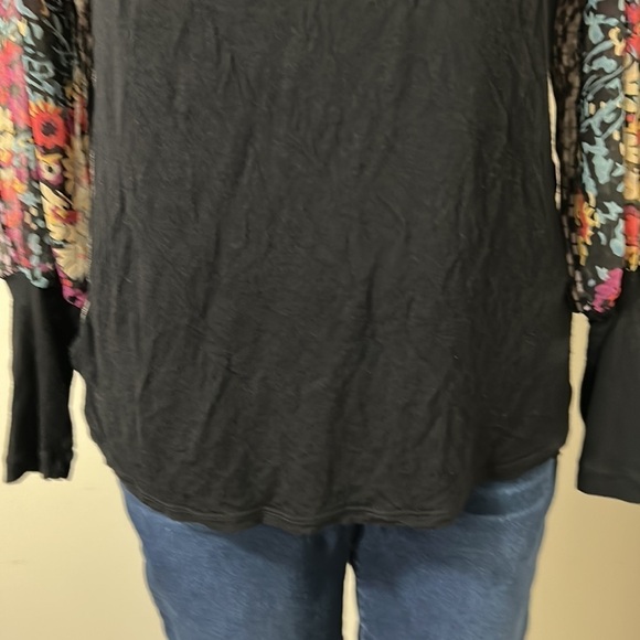 Anthropologie TINY Raye Black Floral
Sheer Sleeve Top Boho Round Neck Sz M - Picture 7 of 15